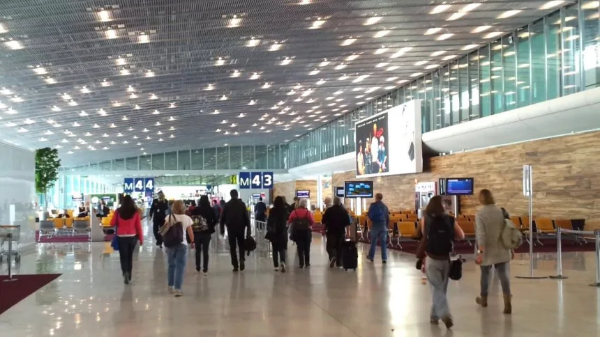 Vom Flughafen Orly zum Charles de Gaulle